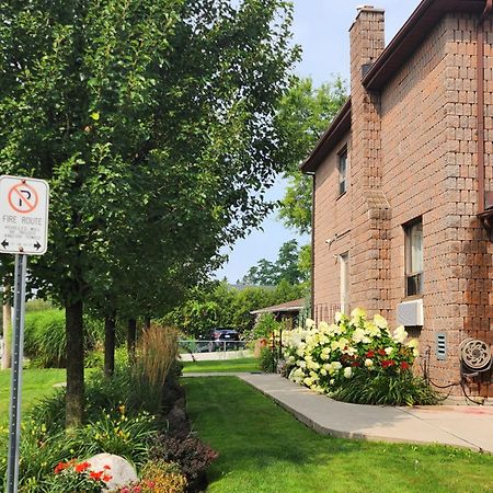 Canadas Best Value Inn-Richmond Hill Exterior photo