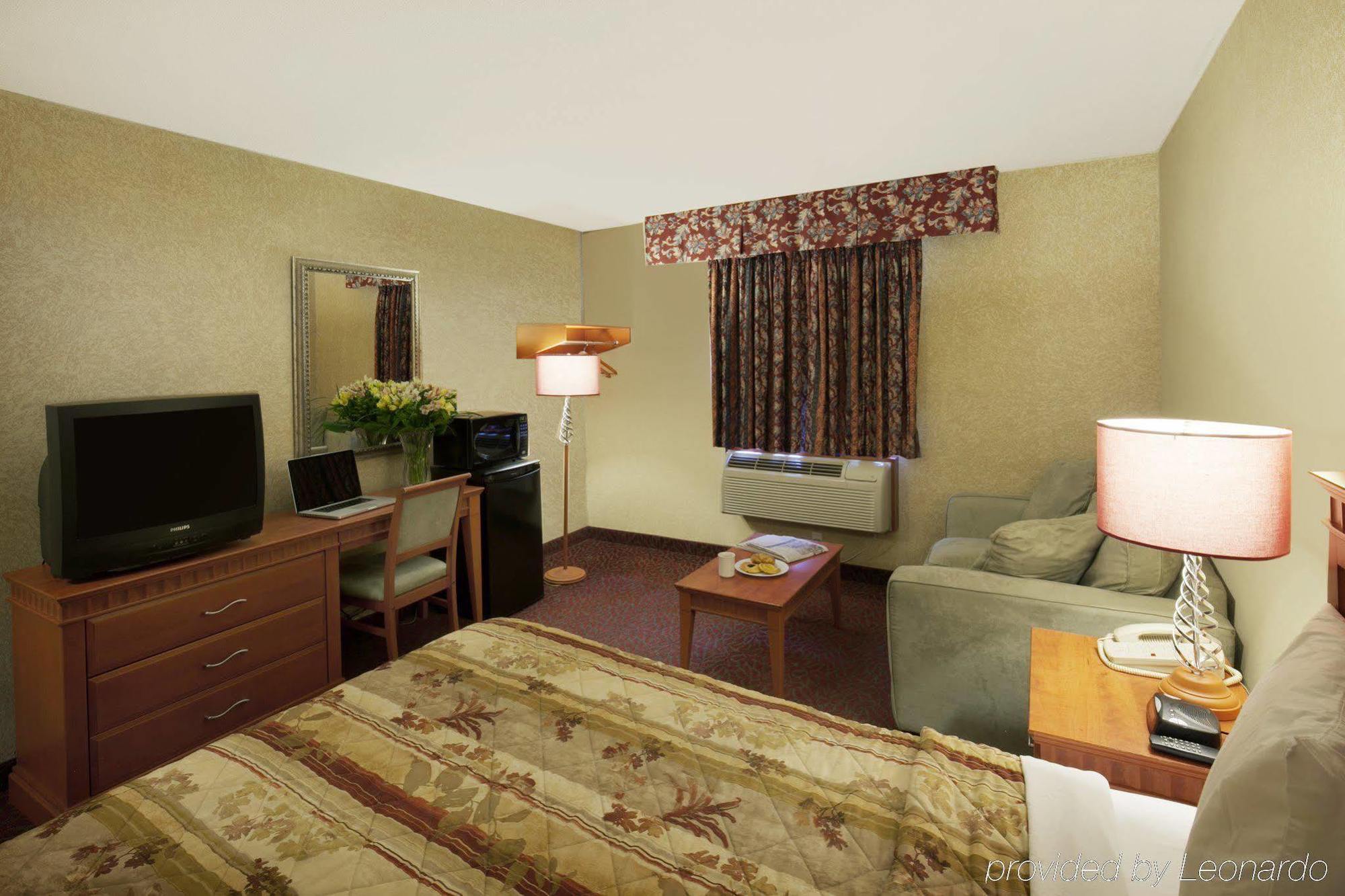 Canadas Best Value Inn-Richmond Hill Room photo