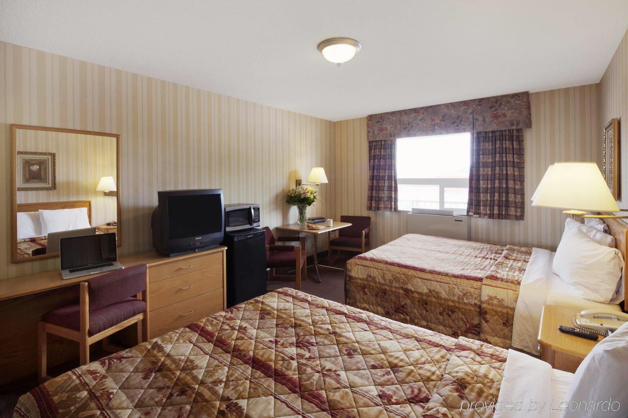 Canadas Best Value Inn-Richmond Hill Room photo