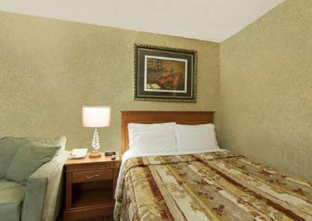 Canadas Best Value Inn-Richmond Hill Exterior photo