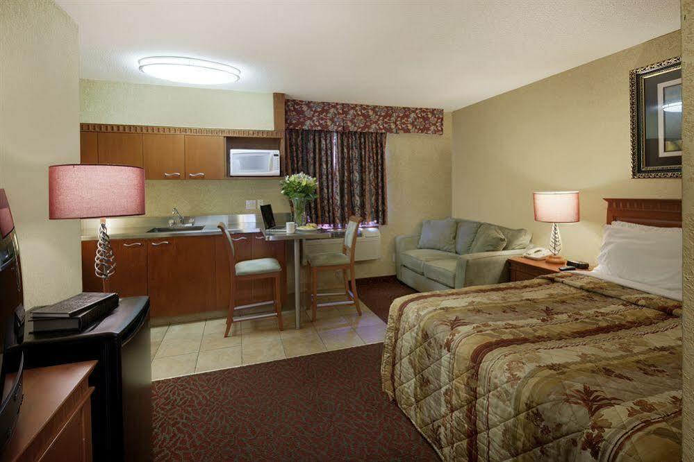 Canadas Best Value Inn-Richmond Hill Exterior photo